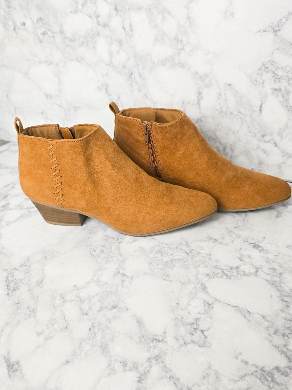 Old Navy Tan Faux Suede Ankle Booties – Women's Size 8 🤎